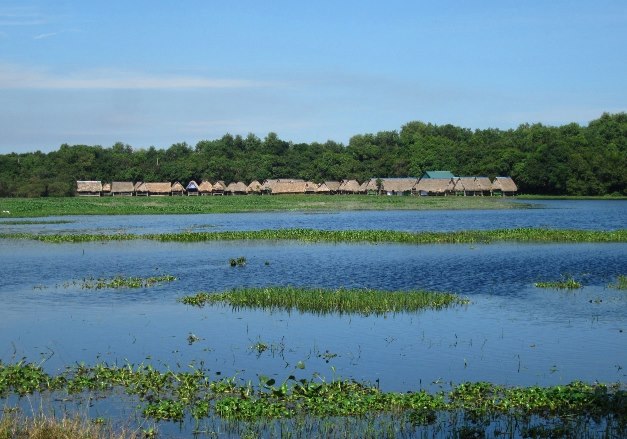 Trằm Trà lộc ltại xã Hải Xuân, huyện Hải Lăng à nơi có hệ sinh thái vô cùng phong với hệ thống ao hồ, rừng cây... bao quanh.