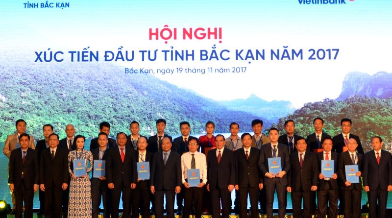 Công ty CPĐT Sơn Phúc nhận Giấy chứng nhận đầu tư tại Hội nghị xúc tiến đầu tư tỉnh Bắc Kạn năm 2017
