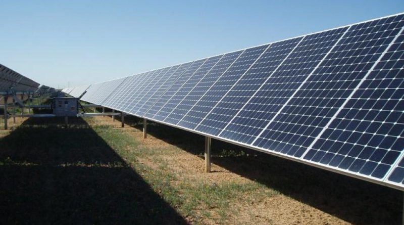 Pháp cam kết chi 700 triệu euro phát triển năng lượng Mặt Trời