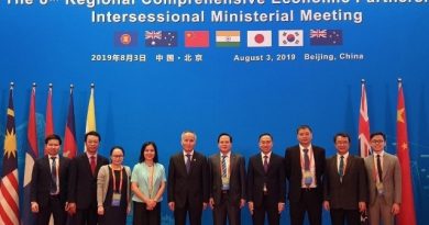 Minister of Industry and Trade Tran Quoc Khanh led a Vietnamese delegation to attend the 8th Regional Comprehensive Economic Partnership (RCEP) Intersessional Ministerial Meeting