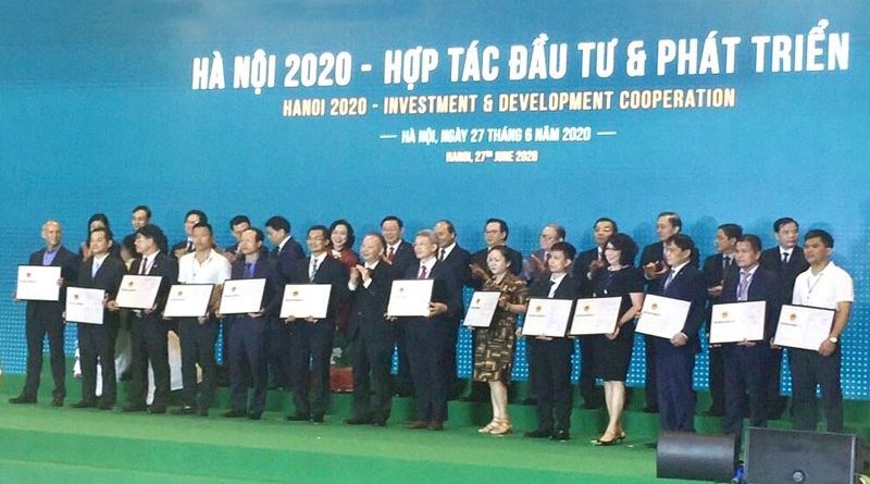 Hà Nội trao chứng nhận đầu tư Dự án Cụm công nghiệp Sơn Đông cho Vinaconex Invest